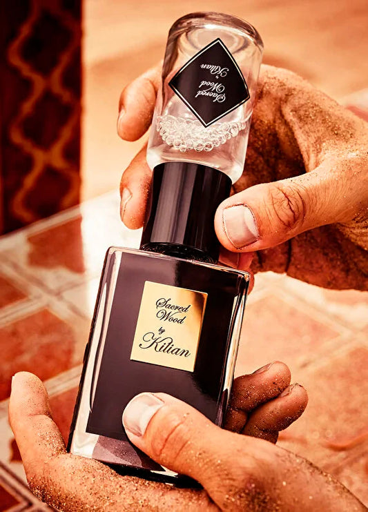 kilian-sacred-wood-50ml-refillable-02 IMAGE